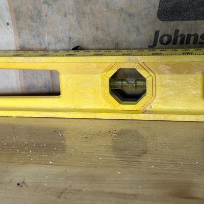 HALOGEN LAMP, 4 FT LEVEL AND A CLAMP