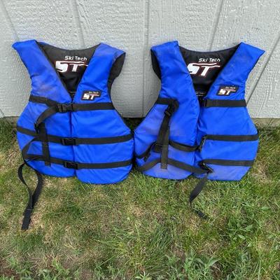 SKI TECH ADULT SIZE LIFE JACKETS UNIVERSAL FIT