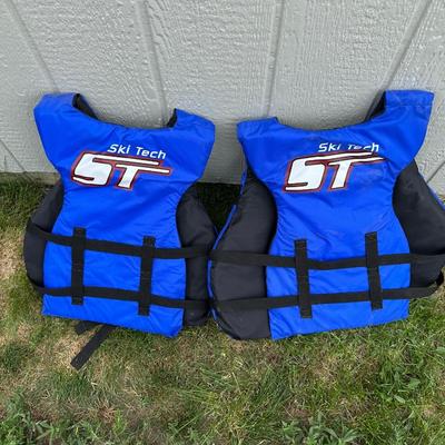 SKI TECH ADULT SIZE LIFE JACKETS UNIVERSAL FIT