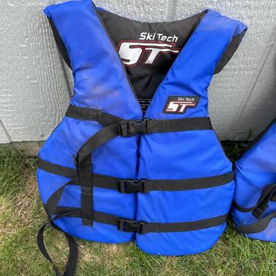 SKI TECH ADULT SIZE LIFE JACKETS UNIVERSAL FIT
