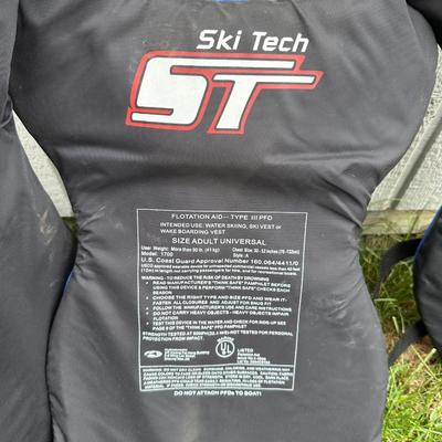 SKI TECH ADULT SIZE LIFE JACKETS UNIVERSAL FIT