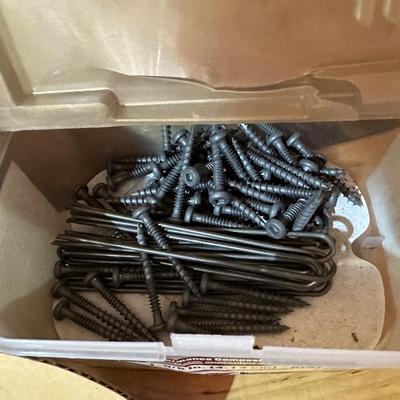 AN ASSORTMENT OF USEFUL HOUSEHOLD MAINTENANCE ITEMS