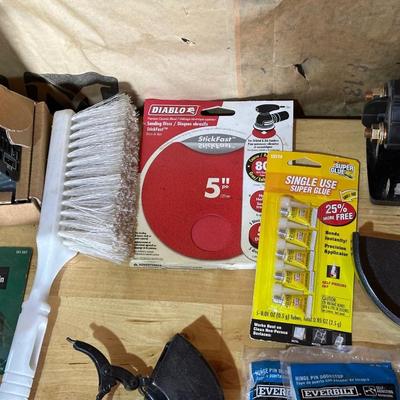 AN ASSORTMENT OF USEFUL HOUSEHOLD MAINTENANCE ITEMS