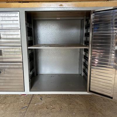 VERY NICE TOOL CHEST/WORKBENCH ON LOCKING CASTERS