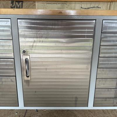 VERY NICE TOOL CHEST/WORKBENCH ON LOCKING CASTERS