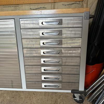 VERY NICE TOOL CHEST/WORKBENCH ON LOCKING CASTERS