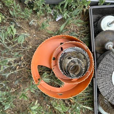 WOOD AUGER BIT SET, HOLE SAWS & WIRE WHEEL BRUSHES