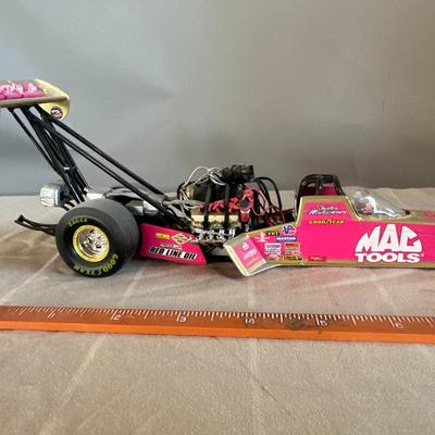 ACTION SHIRLEY CHA CHA MULDOWNEY MAC TOOLS 1:24 SCALE 2001 TOP FUEL DRAGSTER