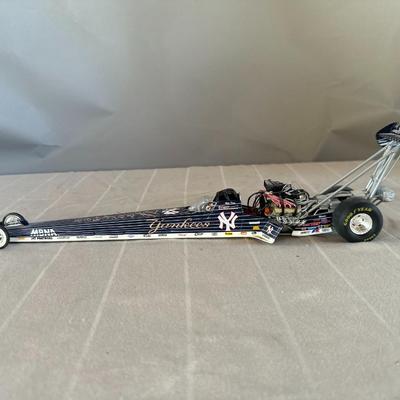 Action 1/24 Mike Dunn Yankees Top Fuel Dragster Model