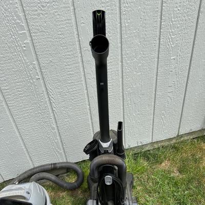 2.5 SHOP VAC AND A EUREKA AIRSPEED BAGLESS VACUUM