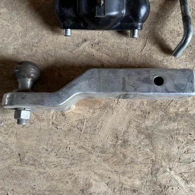 TRIMAX UNIVERSAL COUPLER LOCK AND A HITCH WITH A 2" BALL