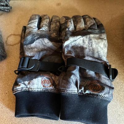 HUNTING/OUTDOOR GEAR
