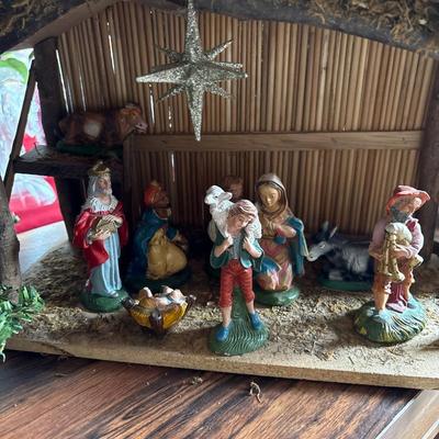 Fountain mini nativity set plus other Christmas decor