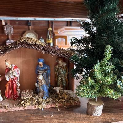 Fountain mini nativity set plus other Christmas decor