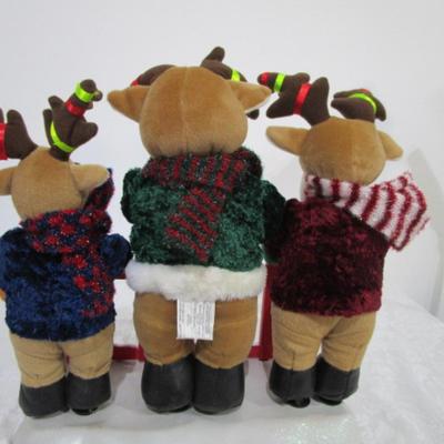 3 electric musical moving reindeer on base