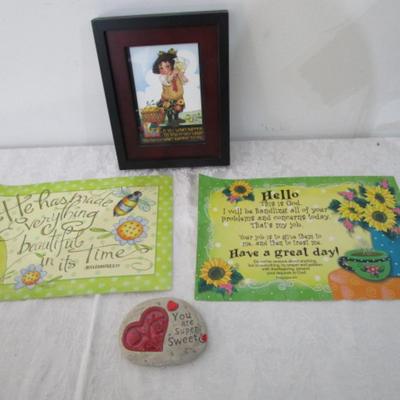 1 framed picture, 2 mini posters, 1 decorative rock