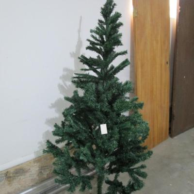 1 new artificial 6' Christmas tree
