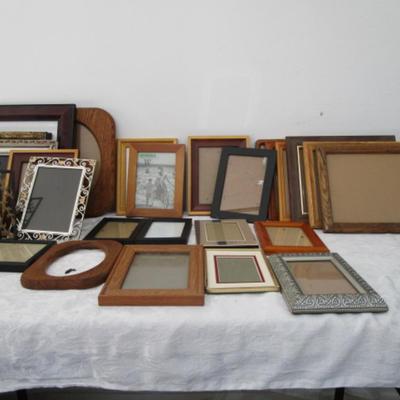 25 picture frames, most with glass, various sizes