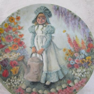 2 Vintage Decorative plates