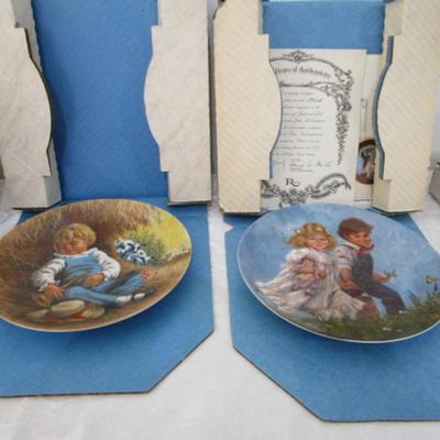 2 Vintage Decorative plates