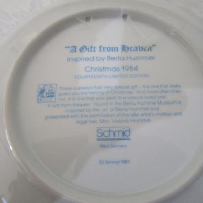 2 Vintage Decorative  plates, 1 poinsettia trivet