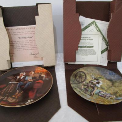 2 Vintage Decorative plates