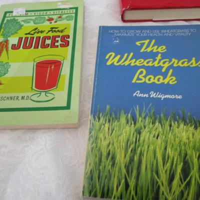 13 Juicing & nutrition books
