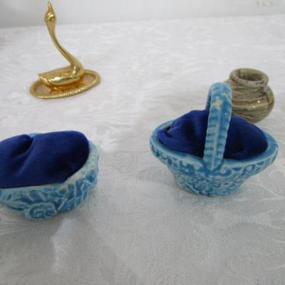 Various trinket items