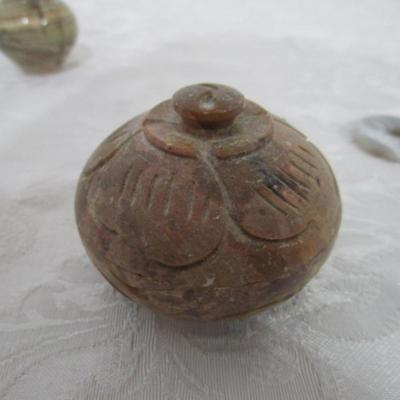 Various trinket items