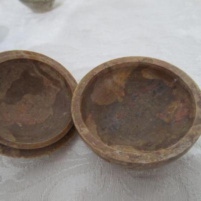 Various trinket items