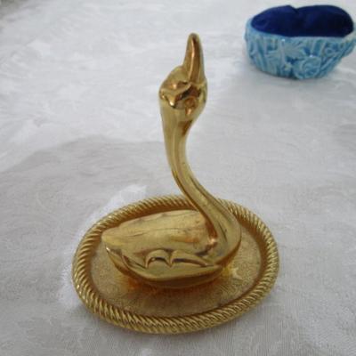 Various trinket items
