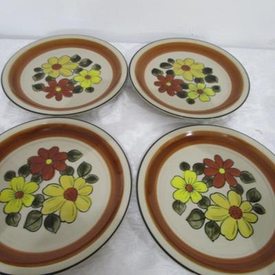 4 Vintage Daisy Veil stoneware plates