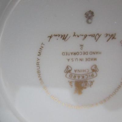 2 saucers, 4 decorative plates