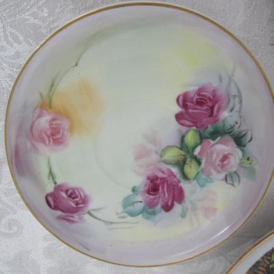 2 saucers, 4 decorative plates