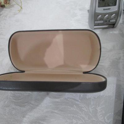 Magnifiers, shoe horns, glasses case, pen, reading glasses, mug, alarm clock