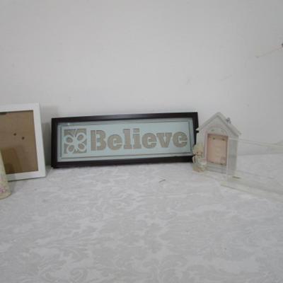 4 picture frames, framed "Believe" wall plaque