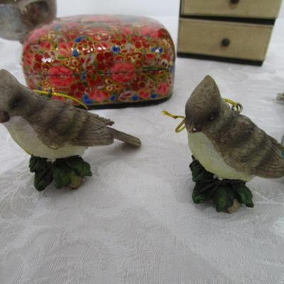 Necklace, 2 bird figurines, decorative box, vase, decorative cup, small boat jewelry box