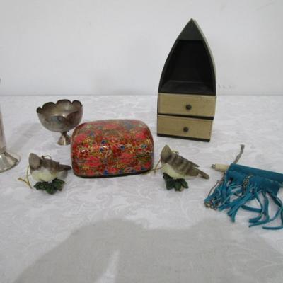 Necklace, 2 bird figurines, decorative box, vase, decorative cup, small boat jewelry box