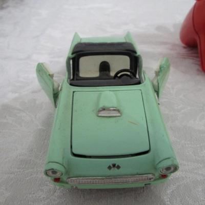 2 vintage toy cars, 1 Viewmaster