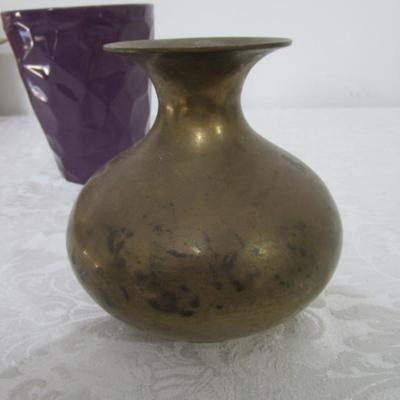 New scented candle, 1 brass vase, 1 ceramic vase
