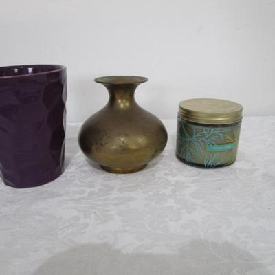 New scented candle, 1 brass vase, 1 ceramic vase