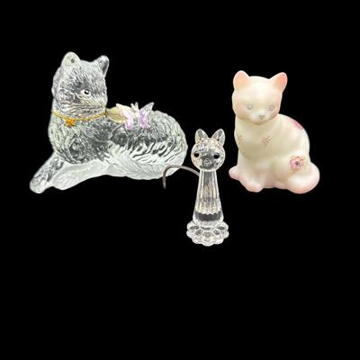 Fenton cat 4” tall 2 Crystal cats