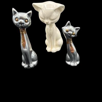 3 Cat figurines