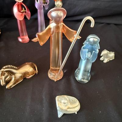 Modern and Classic Nativity Scene Collection (LR-BM)