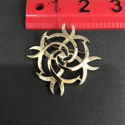 Sale Photo Thumbnail #120: Beautiful vintage, Sarah Coventry, gold tone brooch. Please see attached photos.