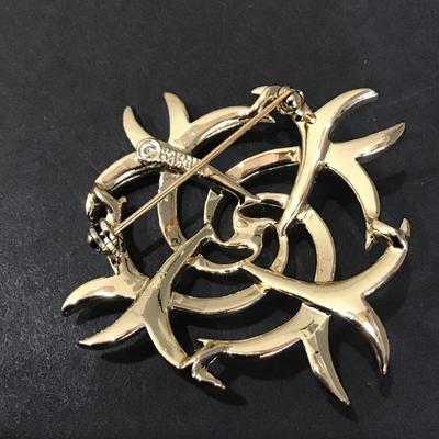 Sale Photo Thumbnail #121: Beautiful vintage, Sarah Coventry, gold tone brooch. Please see attached photos.