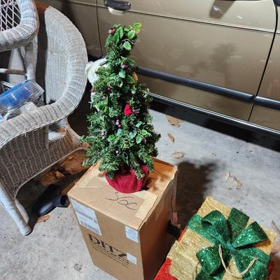 lot of 5 Christmas Decor Lot , Animated Deer, Lightup Boxes. Mini Trees.