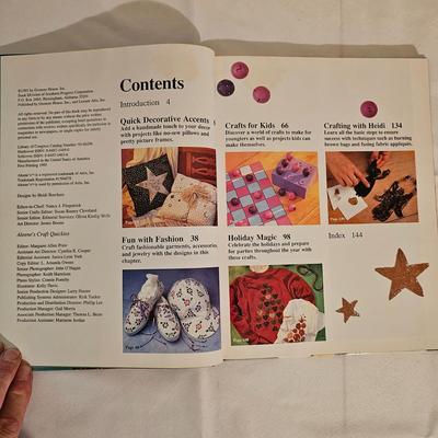 Assorted Quilt, Sewing & Crochet Books (GB2-JS)