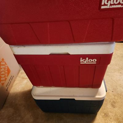 Lot of 3 Coolers 2 Igloo Coolers 1 Coleman