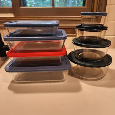Lot of 8 Pyrex Glass Storage Plus & Bowls with Lids